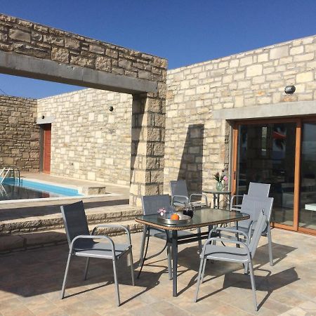 Villa Ypsilon Karoti  Luaran gambar