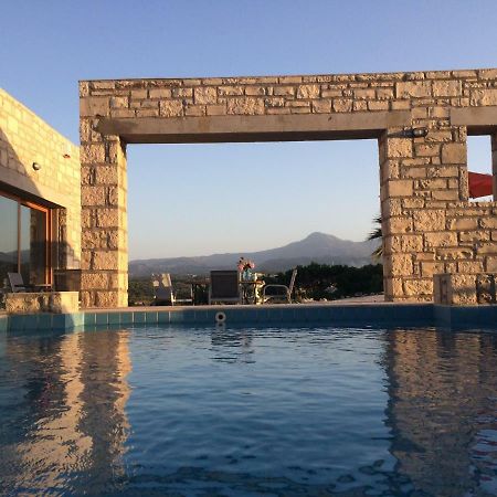 Villa Ypsilon Karoti  Luaran gambar