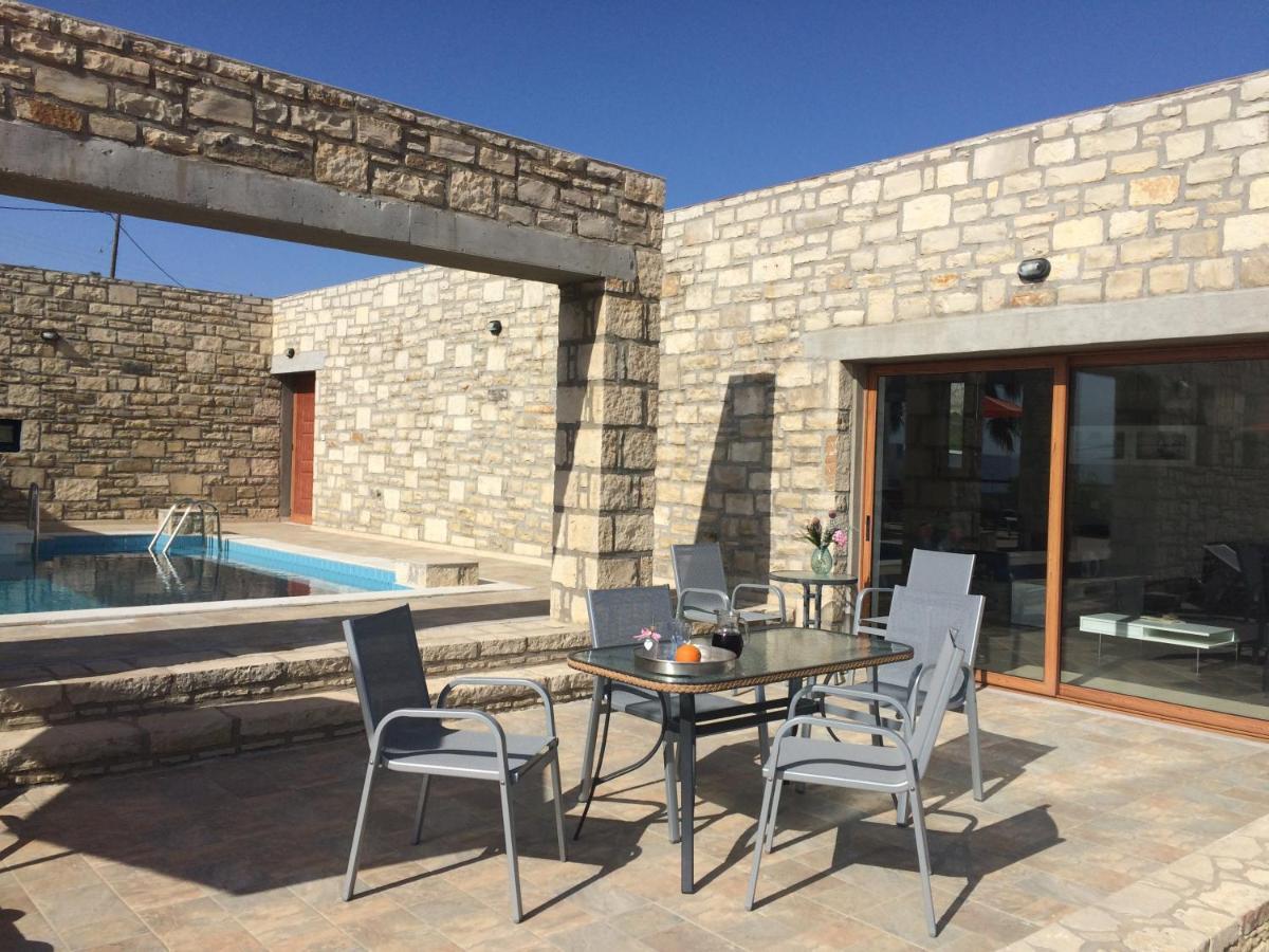 Villa Ypsilon Karoti  Luaran gambar