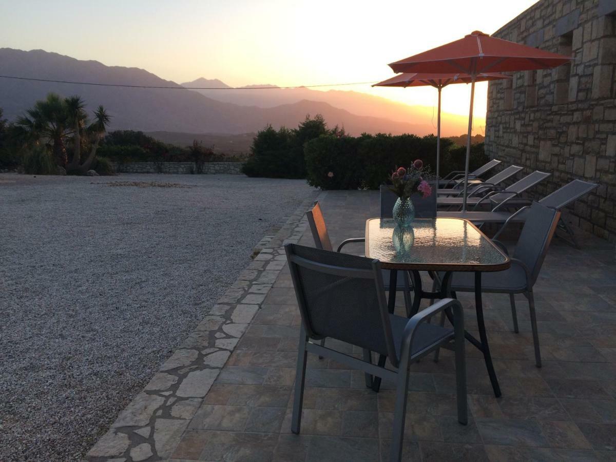 Villa Ypsilon Karoti  Luaran gambar