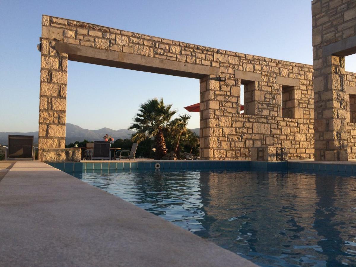 Villa Ypsilon Karoti  Luaran gambar