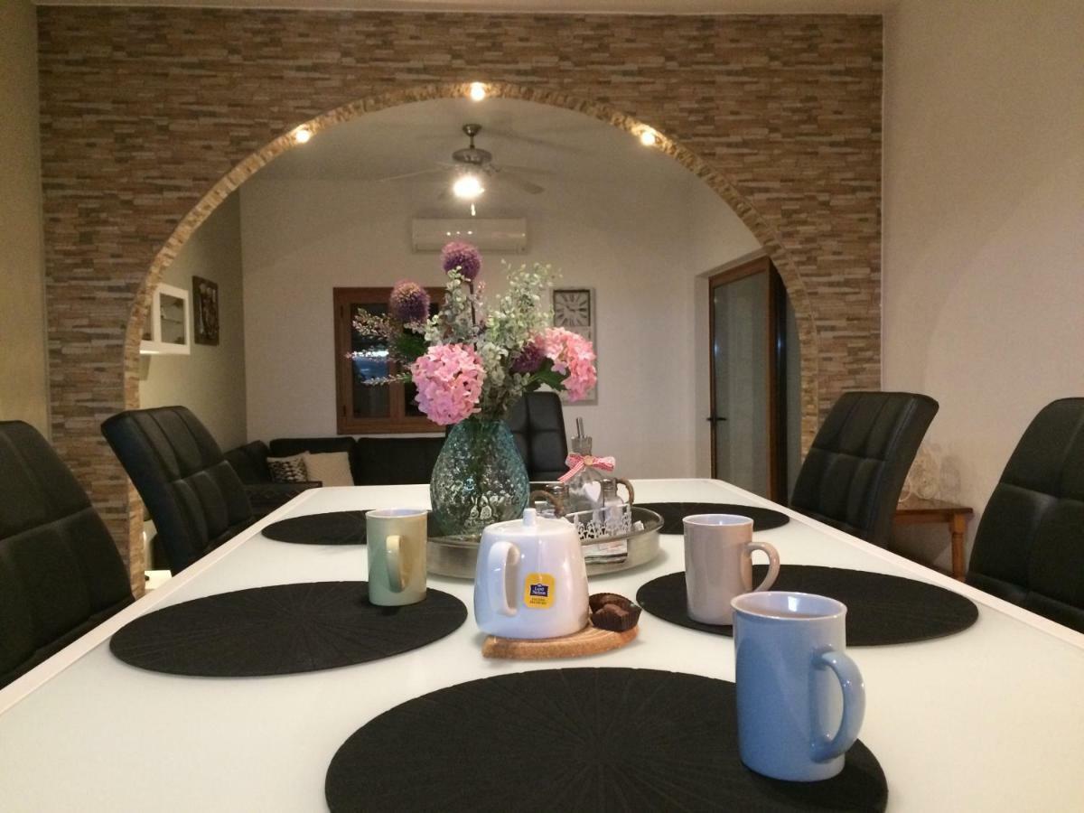 Villa Ypsilon Karoti  Luaran gambar