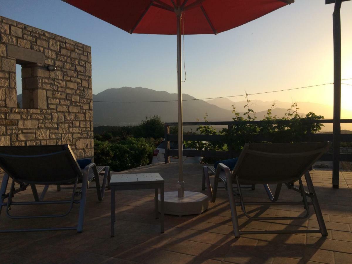 Villa Ypsilon Karoti  Luaran gambar