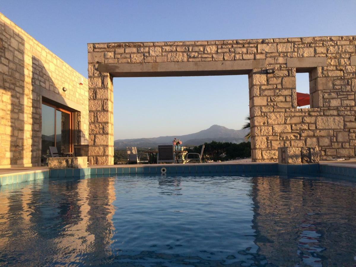 Villa Ypsilon Karoti  Luaran gambar