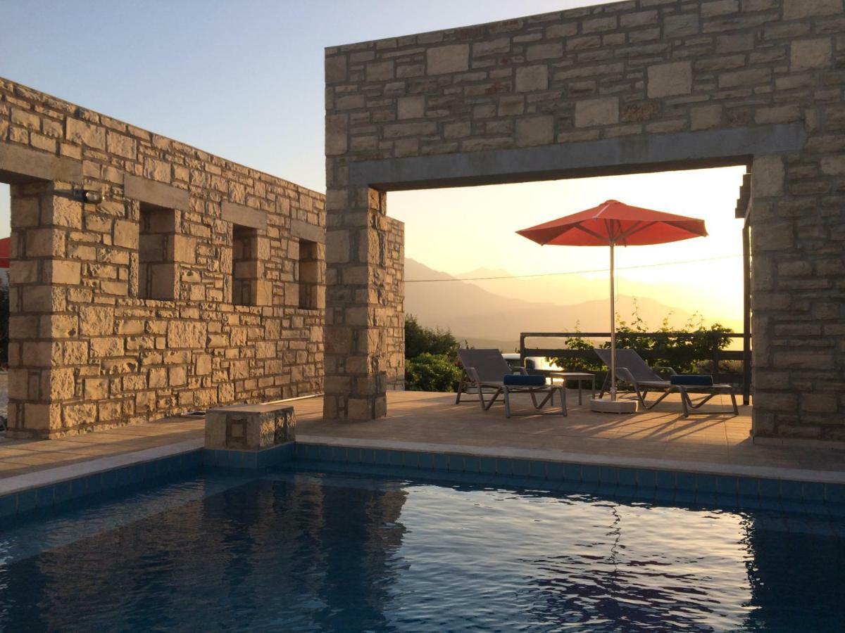 Villa Ypsilon Karoti  Luaran gambar