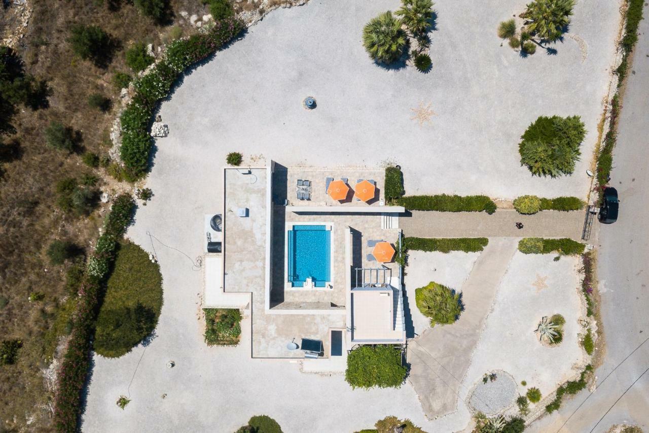 Villa Ypsilon Karoti  Luaran gambar