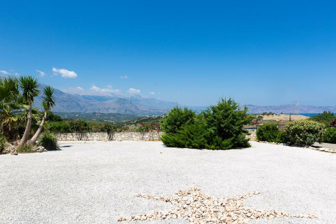 Villa Ypsilon Karoti  Luaran gambar