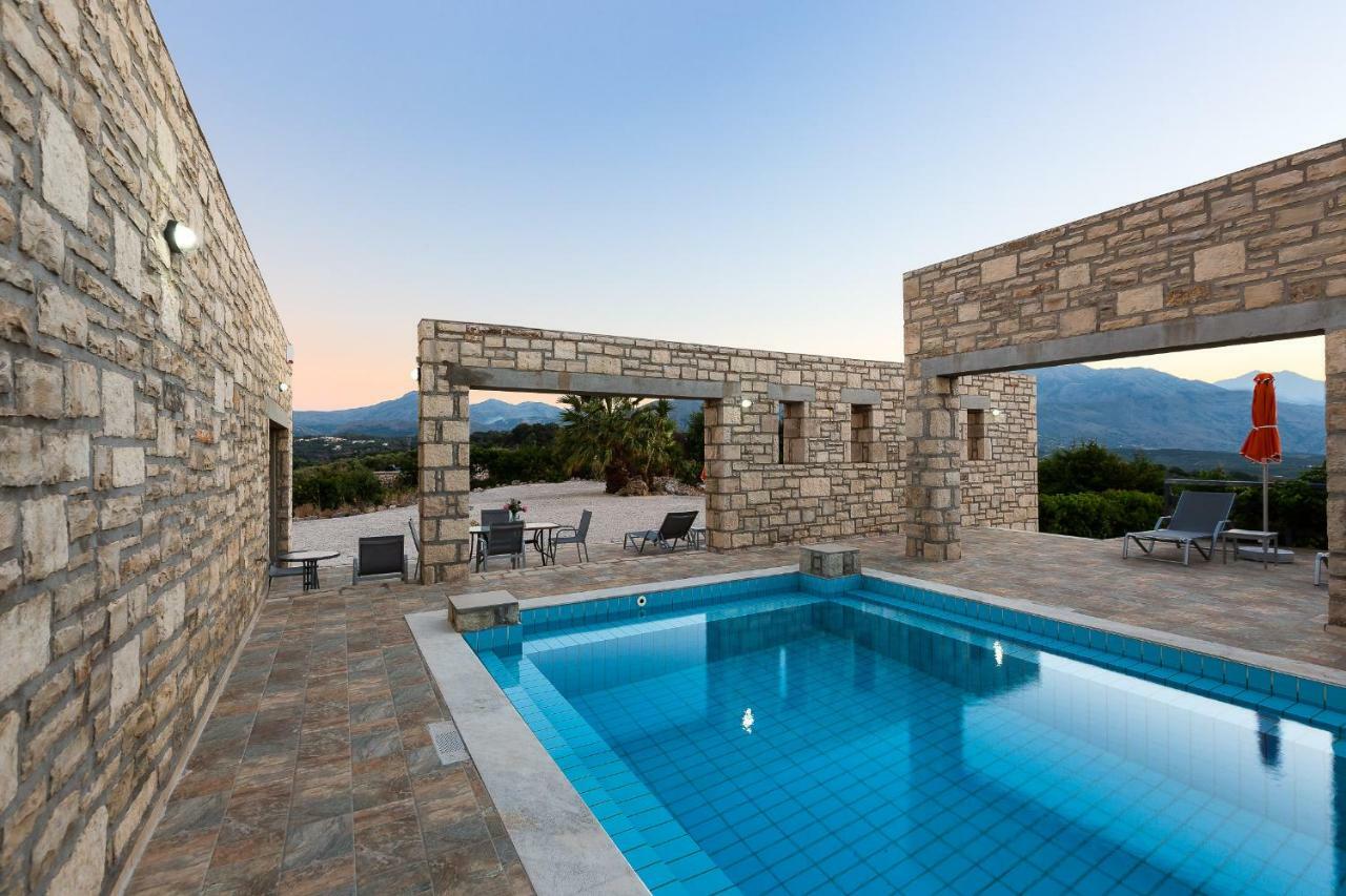 Villa Ypsilon Karoti  Luaran gambar