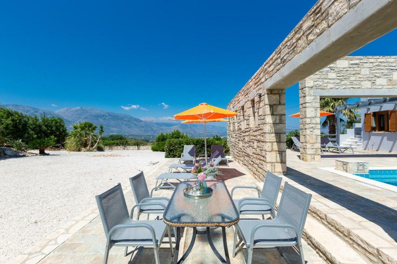 Villa Ypsilon Karoti  Luaran gambar