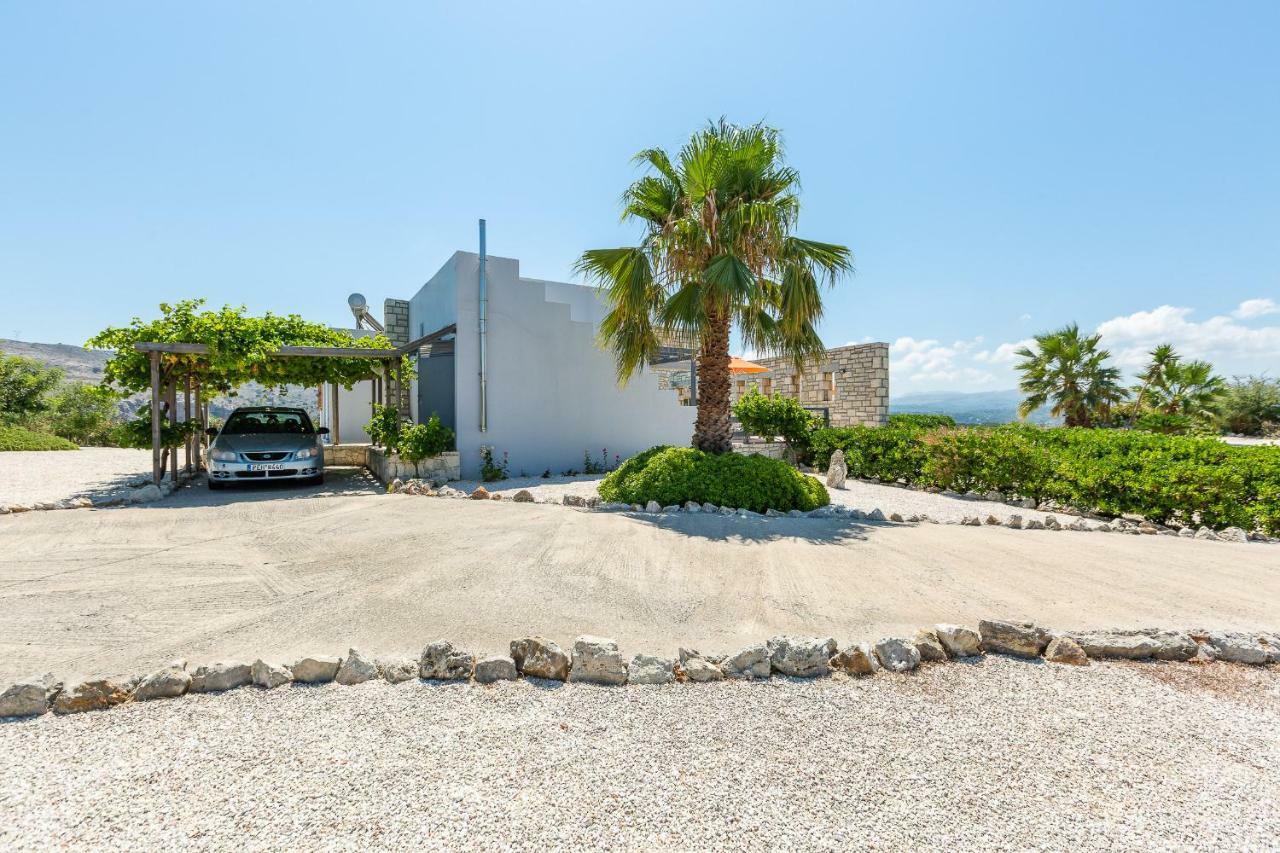 Villa Ypsilon Karoti  Luaran gambar