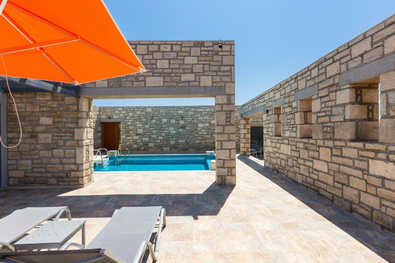 Villa Ypsilon Karoti  Luaran gambar