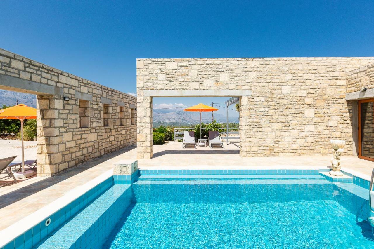 Villa Ypsilon Karoti  Luaran gambar