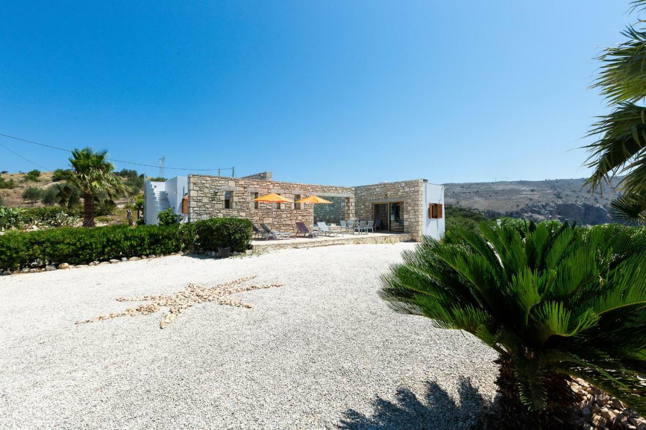Villa Ypsilon Karoti  Luaran gambar