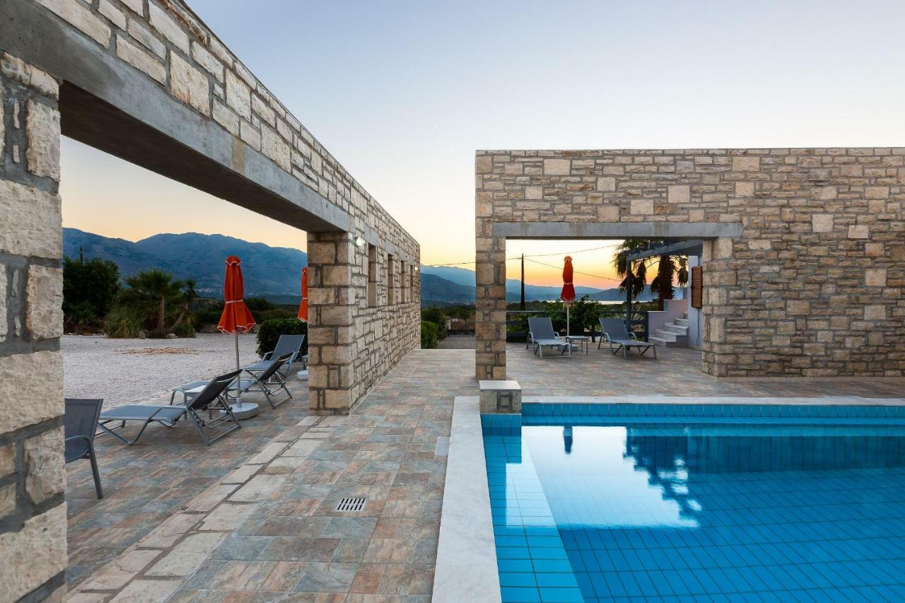 Villa Ypsilon Karoti  Luaran gambar