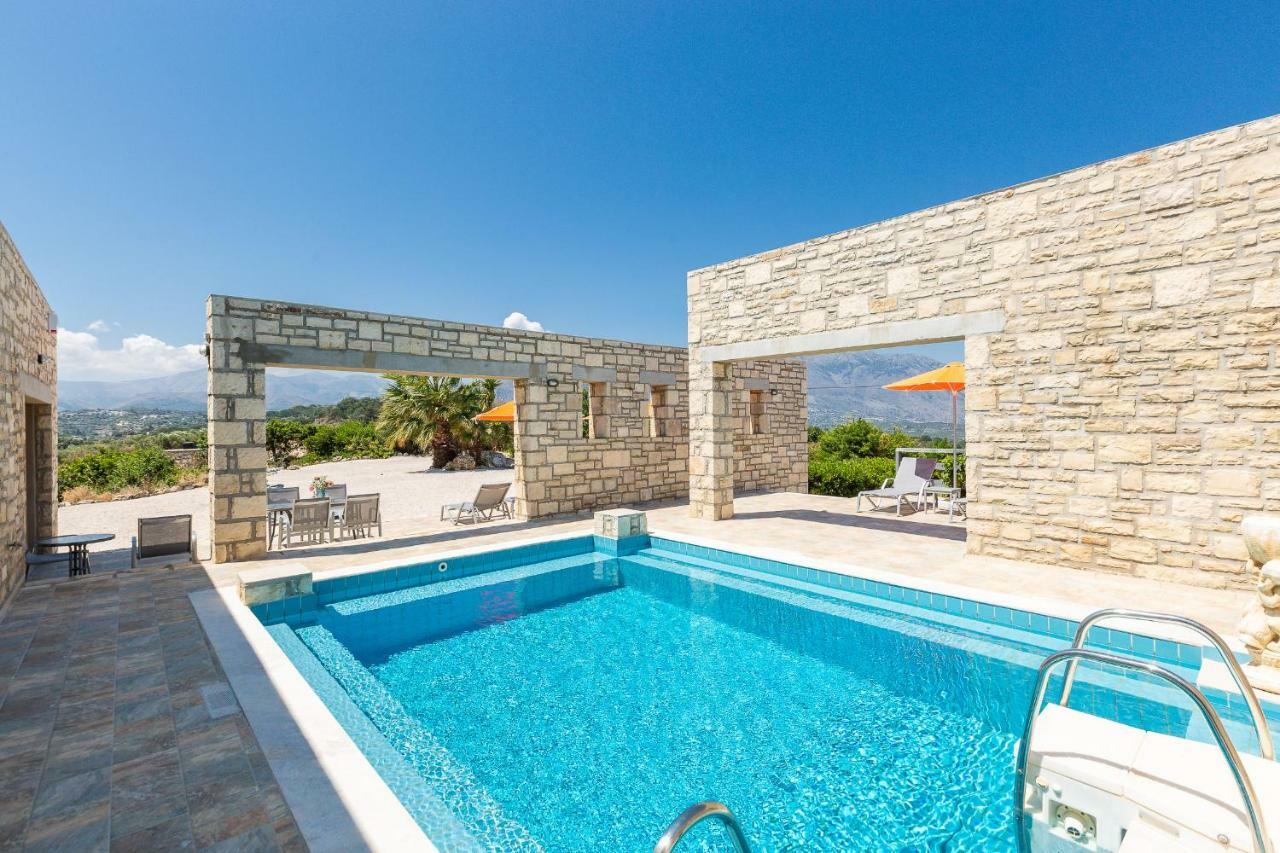 Villa Ypsilon Karoti  Luaran gambar