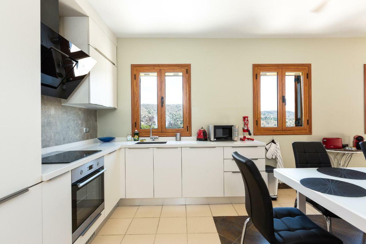 Villa Ypsilon Karoti  Luaran gambar