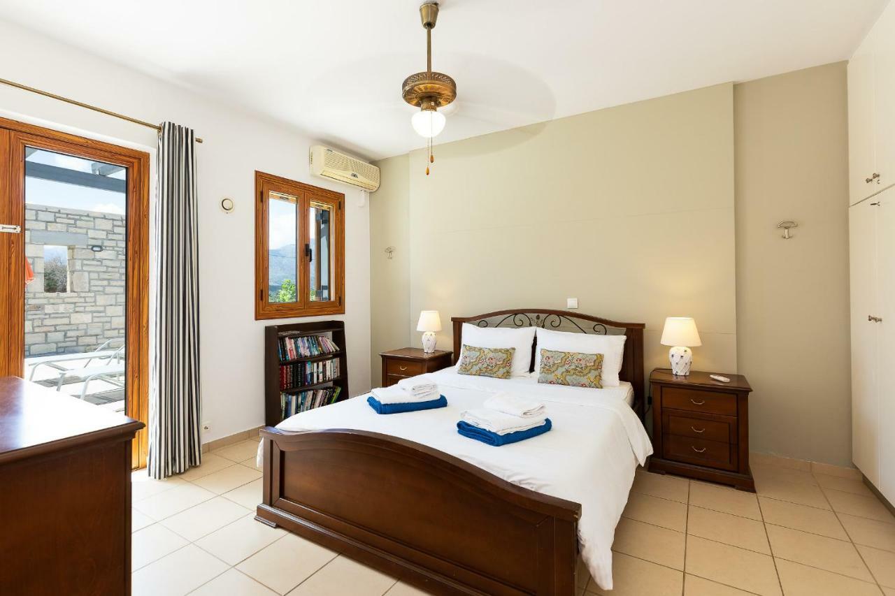 Villa Ypsilon Karoti  Luaran gambar