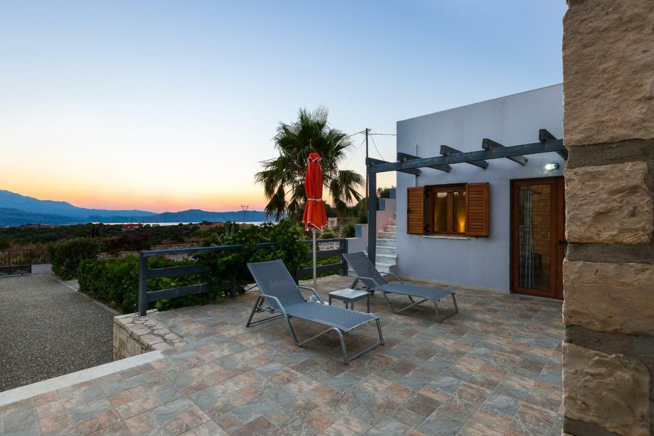Villa Ypsilon Karoti  Luaran gambar