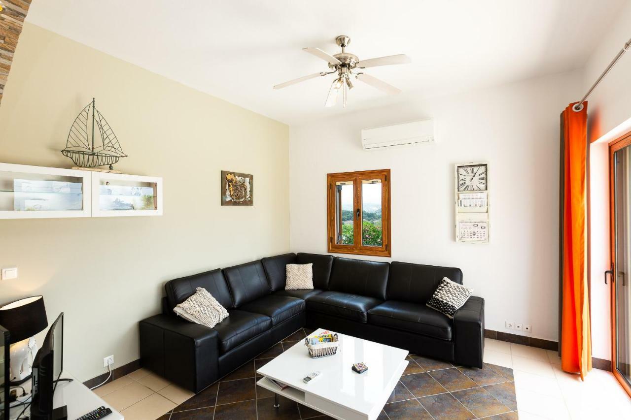 Villa Ypsilon Karoti  Luaran gambar