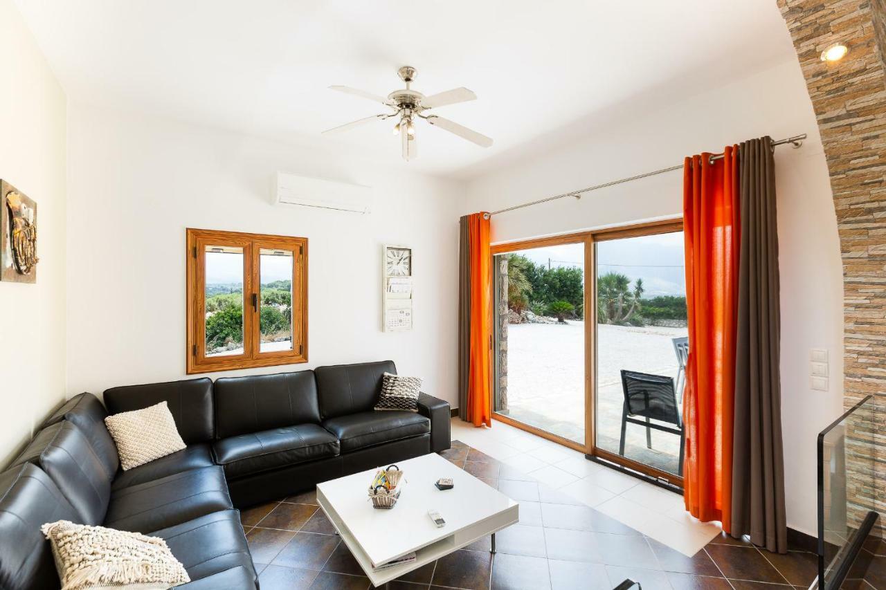 Villa Ypsilon Karoti  Luaran gambar