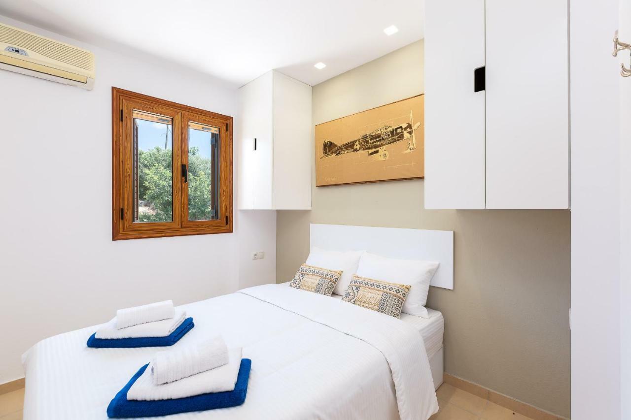 Villa Ypsilon Karoti  Luaran gambar